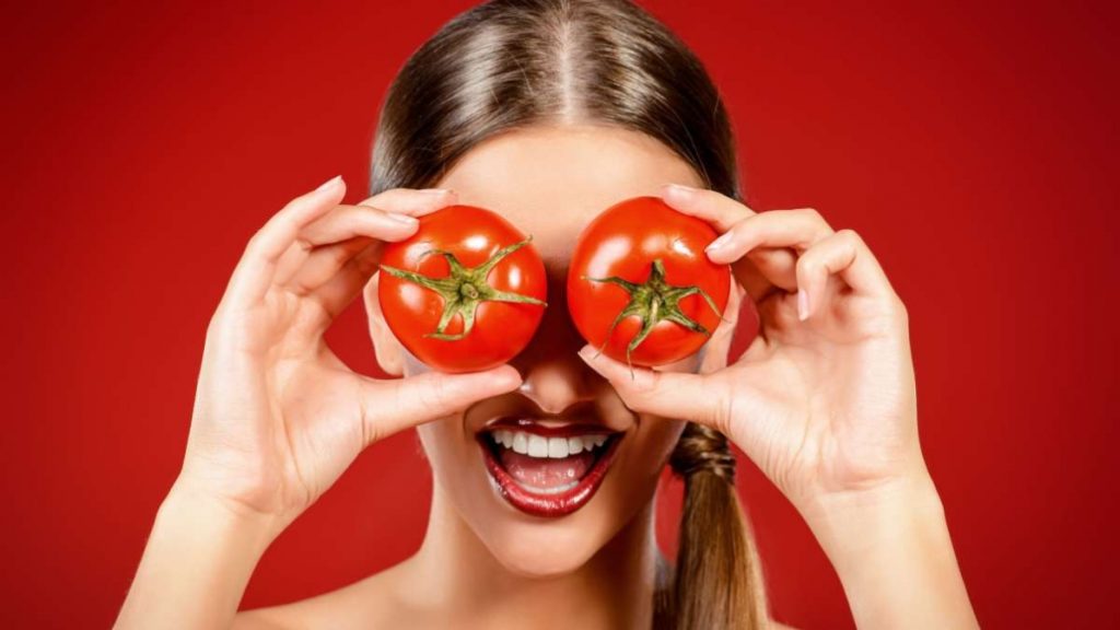 Dieta coi pomodori antiossidante: proteggi occhi e pelle